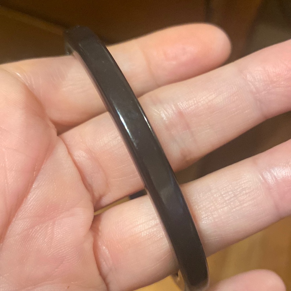 Plain black bracelet, size M. NE